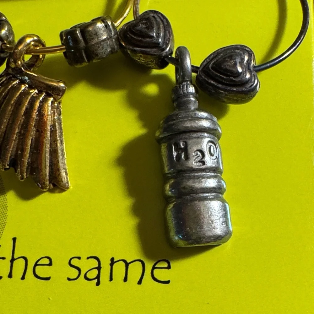 NIB - Tennis wine loops/charms ‘that wine is mine’